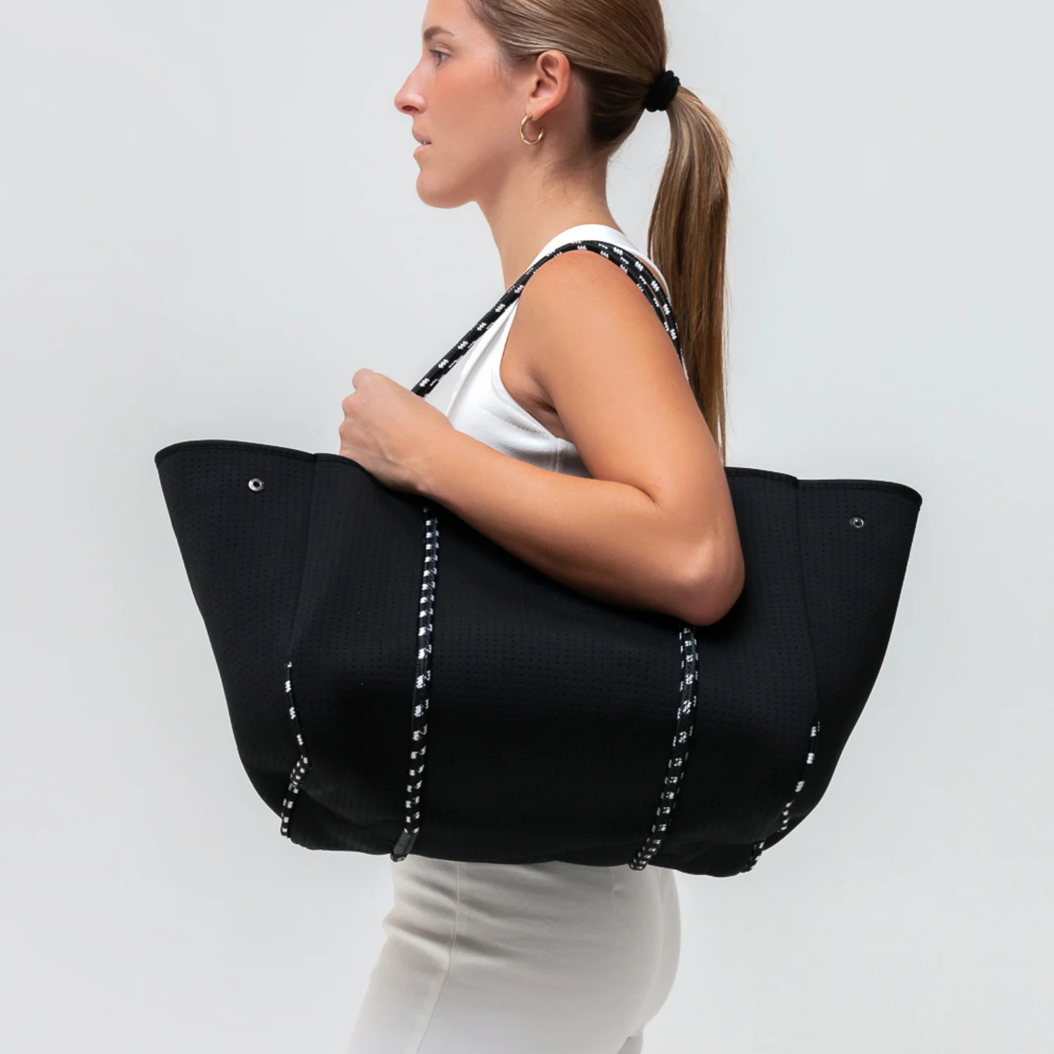 BLACK BASIC SET - EVERYDAY TOTE AND POUCH - Image 4