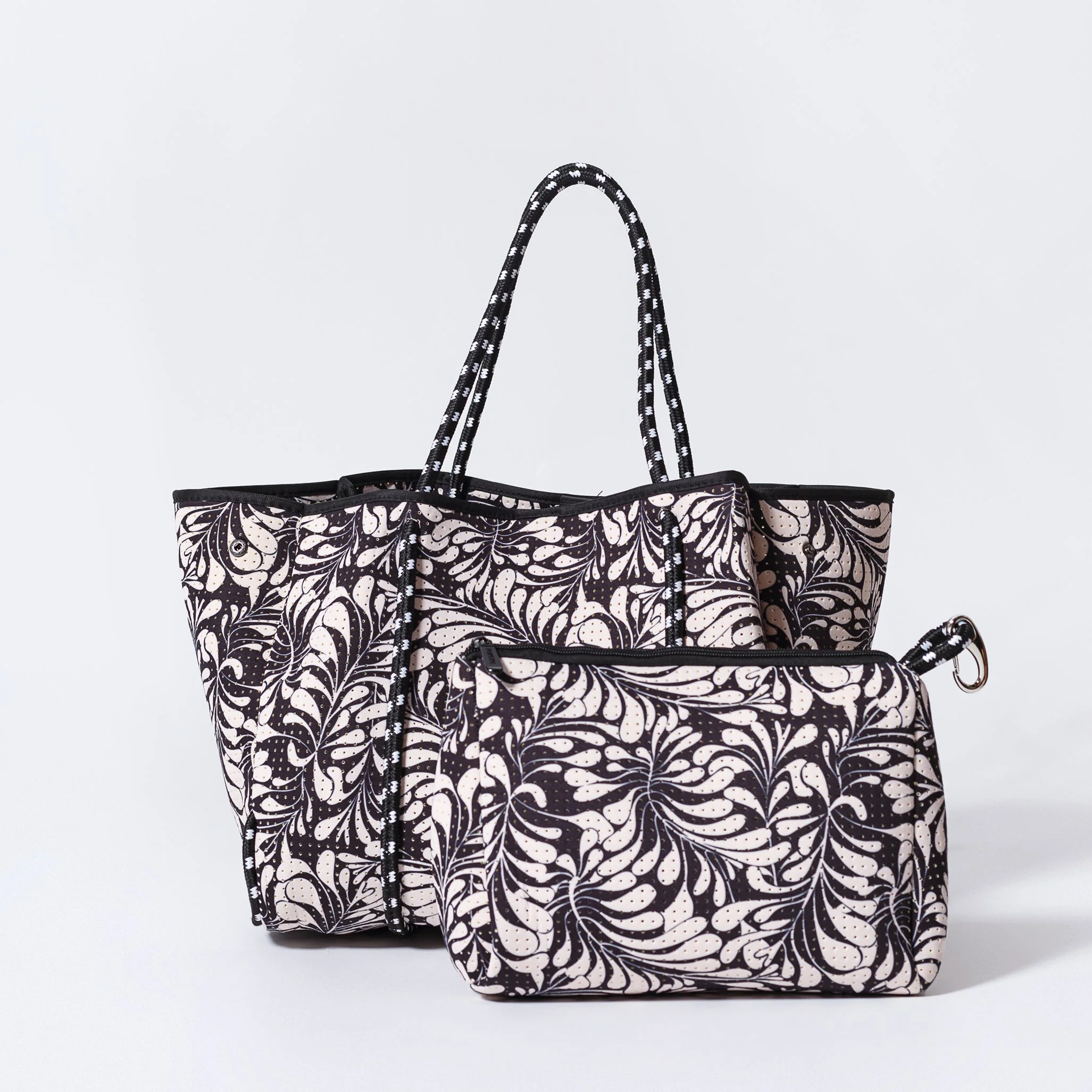 ESSENTIAL POUCH PALM DREAMS BLACK - Image 4